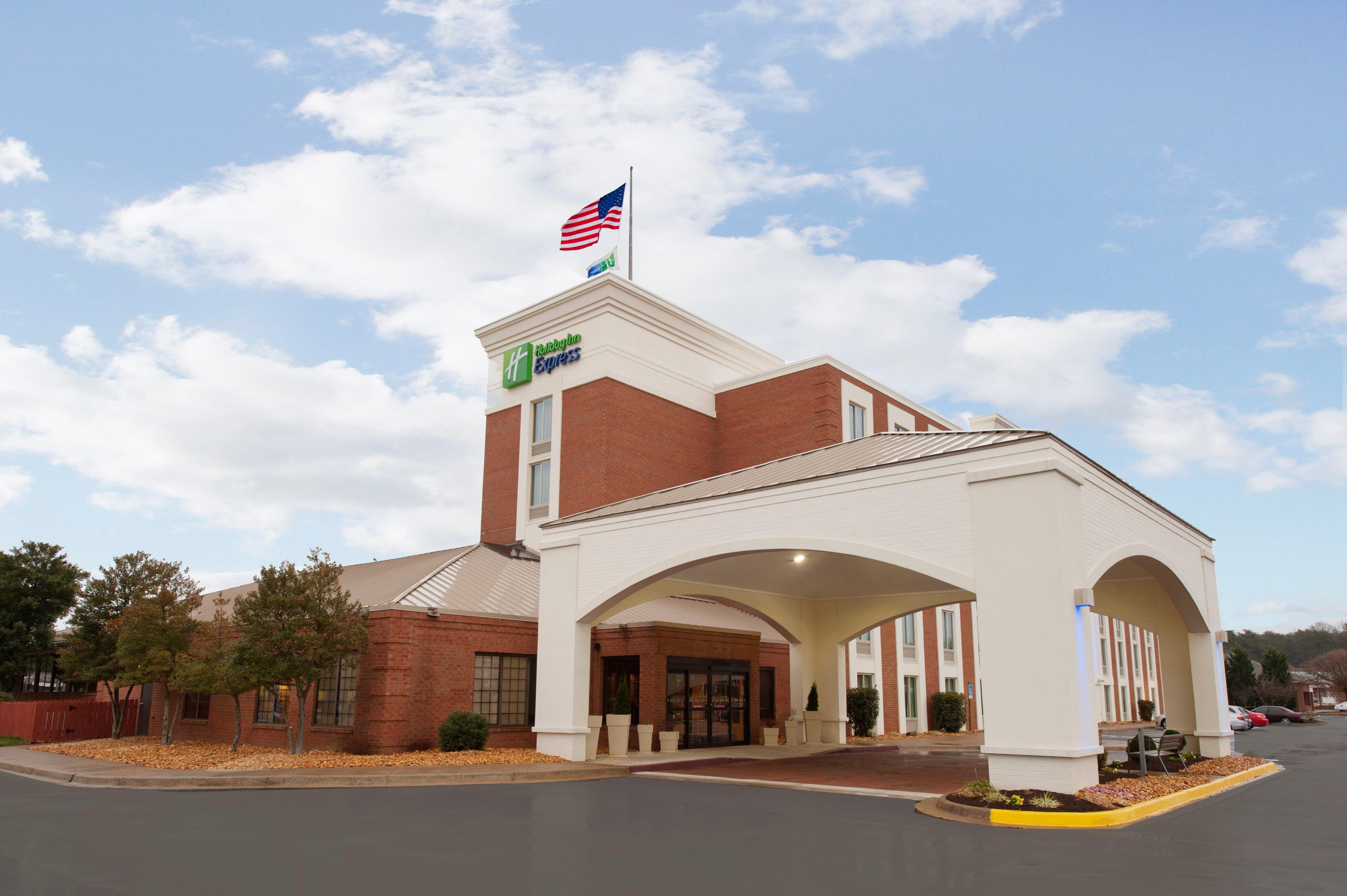 Holiday Inn Express Fredericksburg - Southpoint By Ihg Exterior foto