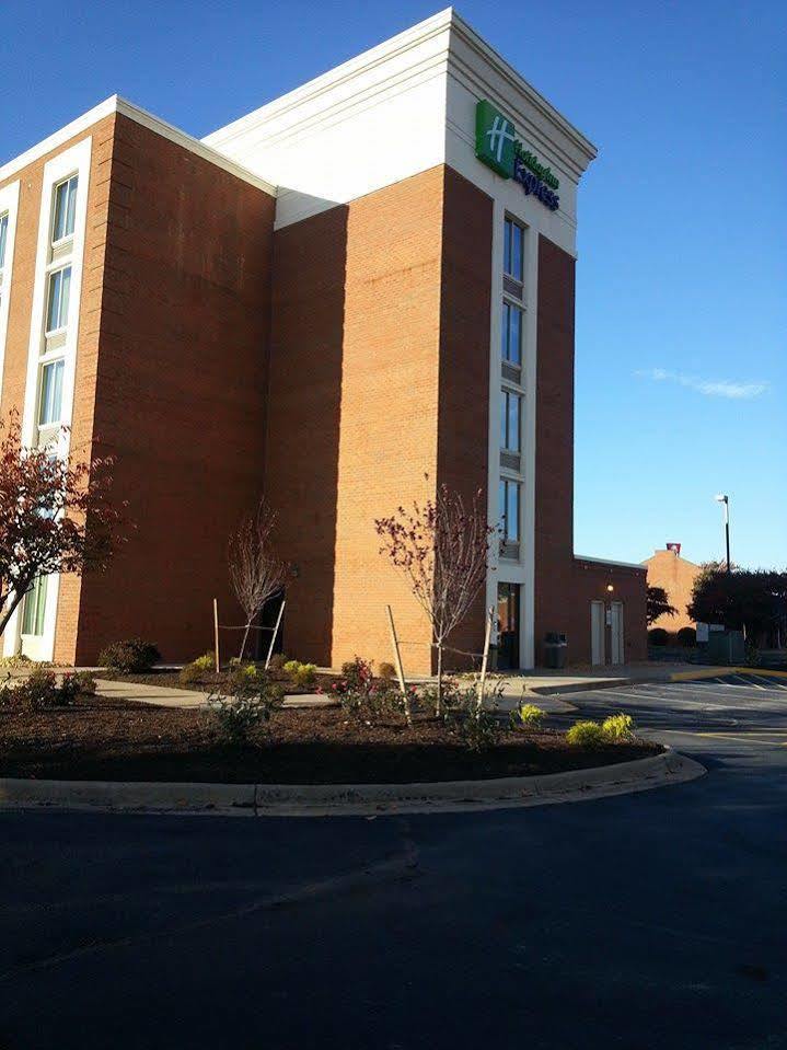 Holiday Inn Express Fredericksburg - Southpoint By Ihg Exterior foto