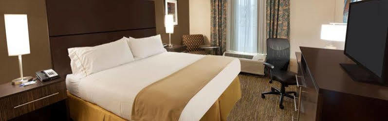 Holiday Inn Express Fredericksburg - Southpoint By Ihg Exterior foto